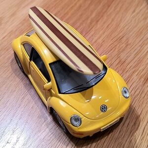 VW New Beetle 1/32 Scale Surfboard Pullback Action
